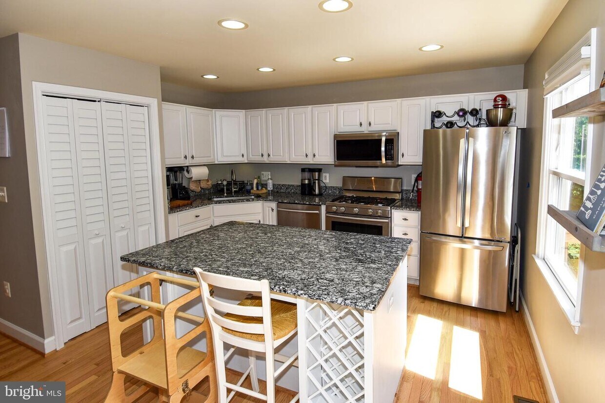 Foto principal - 109 Maximillian Ct SW