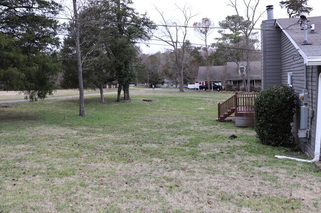 Building Photo - 10075 Westland Dr