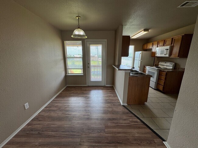 Building Photo - 5702 Greengate Dr