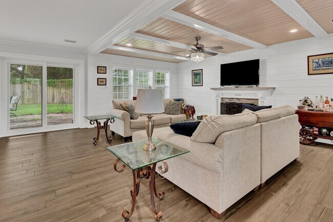 Foto del edificio - 221 S Lorraine Dr