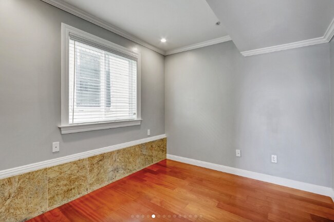 Building Photo - 2547 28th Ave