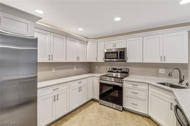 Foto del edificio - 6310 Royal Woods Dr