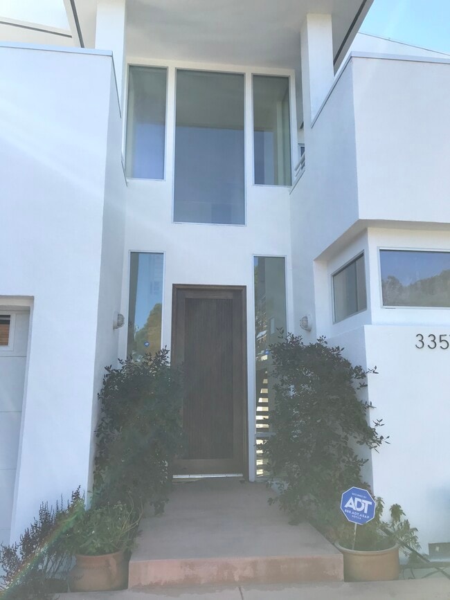 Building Photo - 3357 Moore St