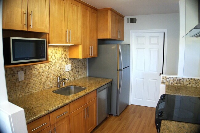 Foto del edificio - "Welcome to Your New Home: Spacious 2-Bed, 2-Bath Apartment in San Carlos!"