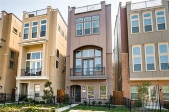 1348 Arch Pl
