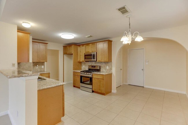 Building Photo - 9319 Parkmore Dr
