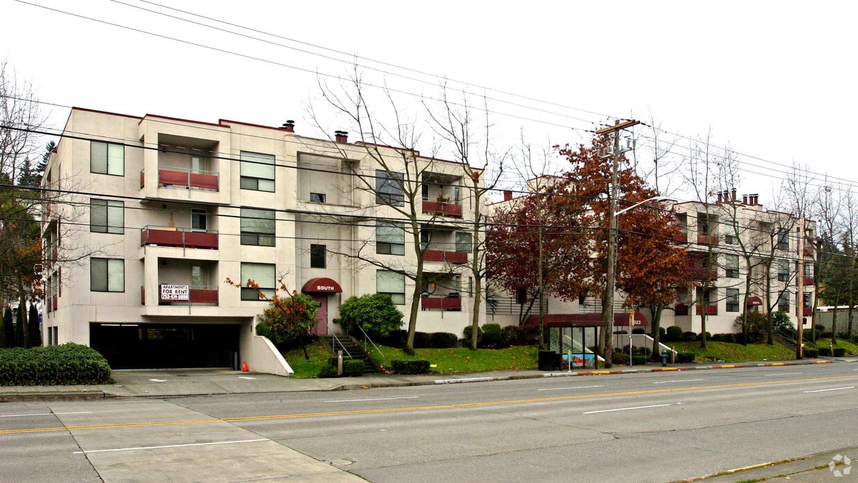 Primary Photo - Court at Sandpointe Condo