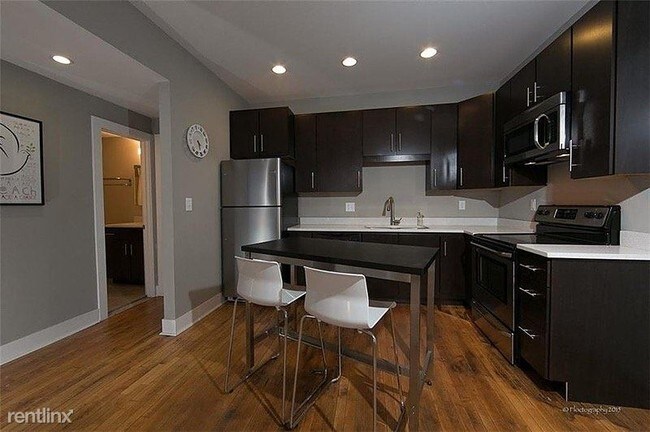 Foto del edificio - 312 E 13th St