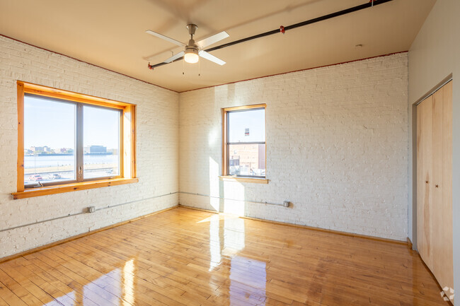 3BR, 1.5BA - 1668SF - Primary Bedroom - Bucktown Lofts