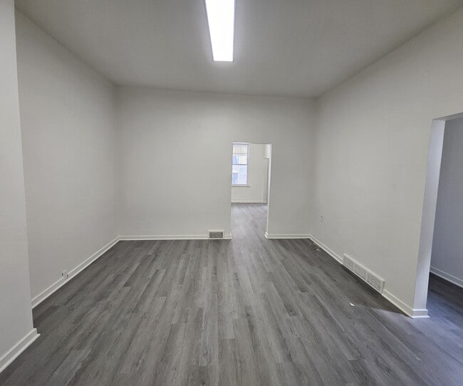 Building Photo - 837 Stanton Ave