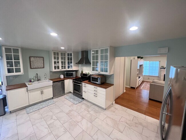 Building Photo - COMING SOON! Single Story 3 Bedroom Home f...