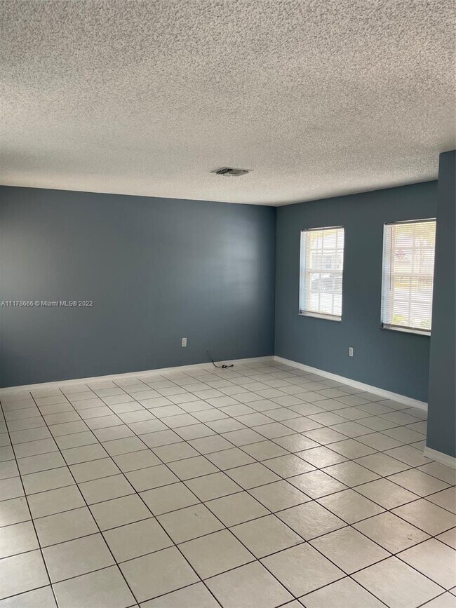 Building Photo - 9881 SW 166th Ct