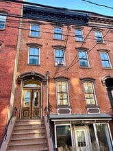 Building Photo - 204 Warren St