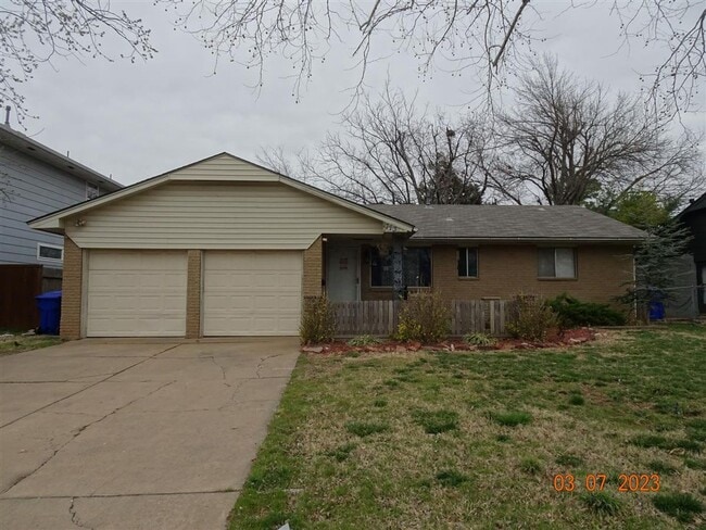 3 bedroom, 1 1/2 bath home in central Norman - 3 bedroom, 1 1/2 bath home in central Norman