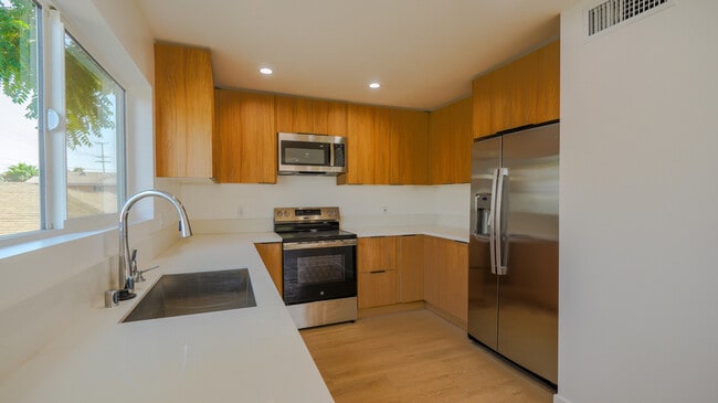 Photo - 130 W 59th Pl Apartment