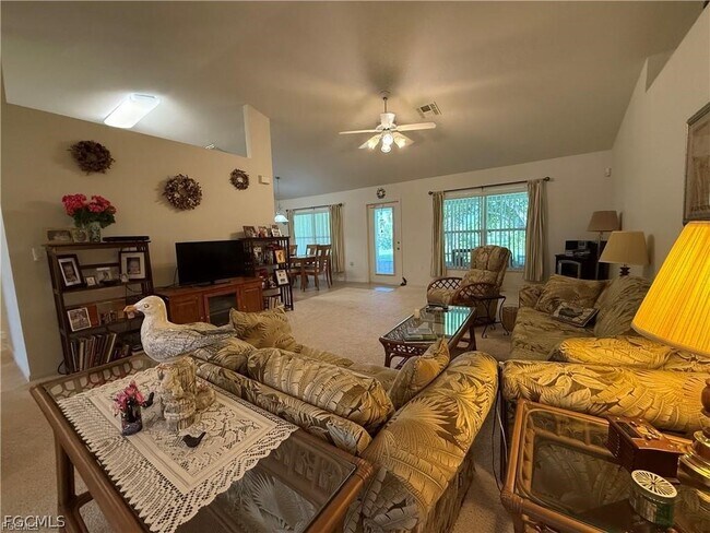 Foto del edificio - 235 David Ave