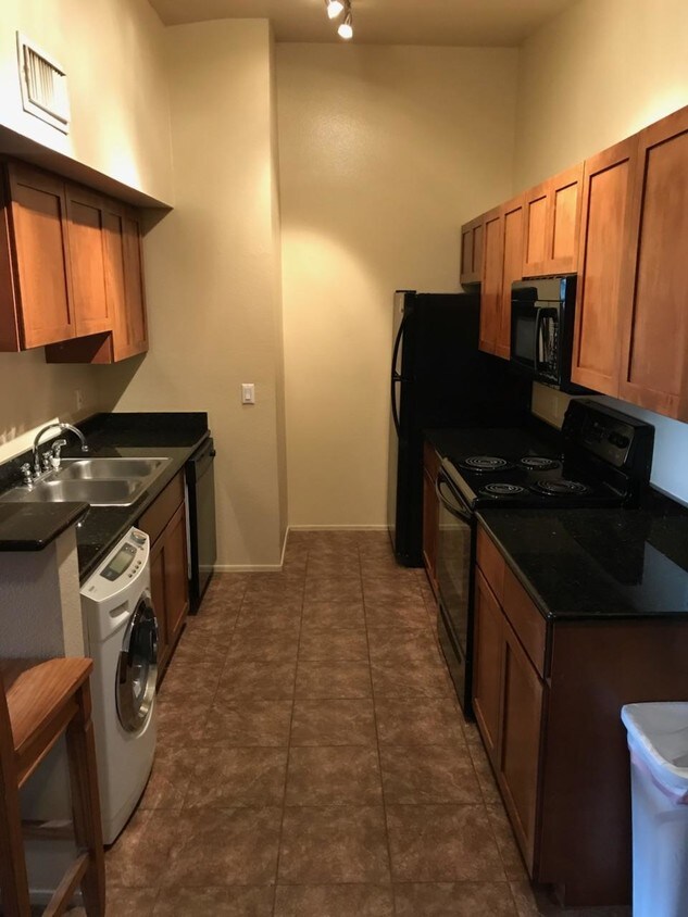 Foto principal - 1185 W University Ave