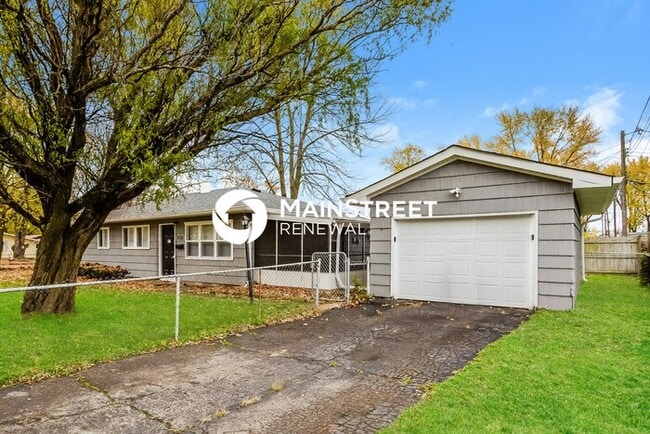 Building Photo - 3 Bedroom Pet-Friendly Home in INDIANAPOLI...