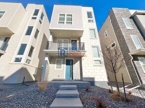 Building Photo - 21005 E Quincy Dr