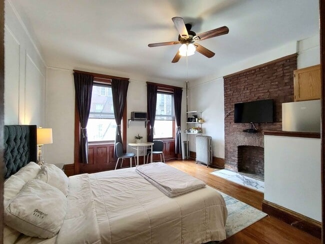 Building Photo - 556 W 161st St