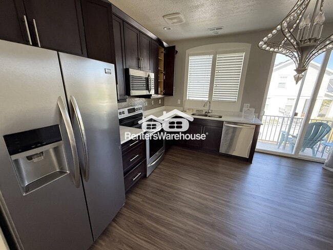 Foto del edificio - 6148 W Lake Ave