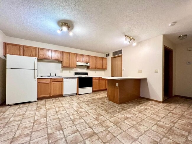 Building Photo - 402 Belisle St
