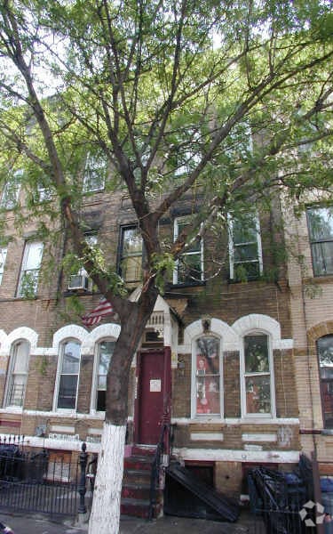 Building Photo - 190 Schaefer St