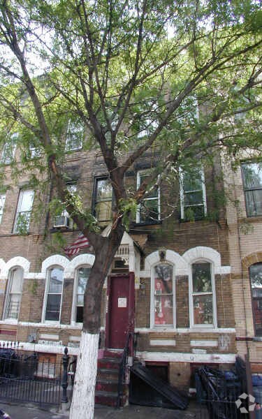 Foto del edificio - 190 Schaefer St