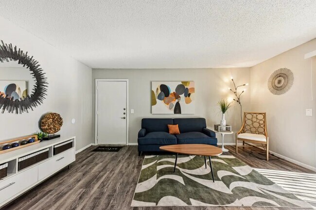 Foto del edificio - 2501 Wickersham Ln