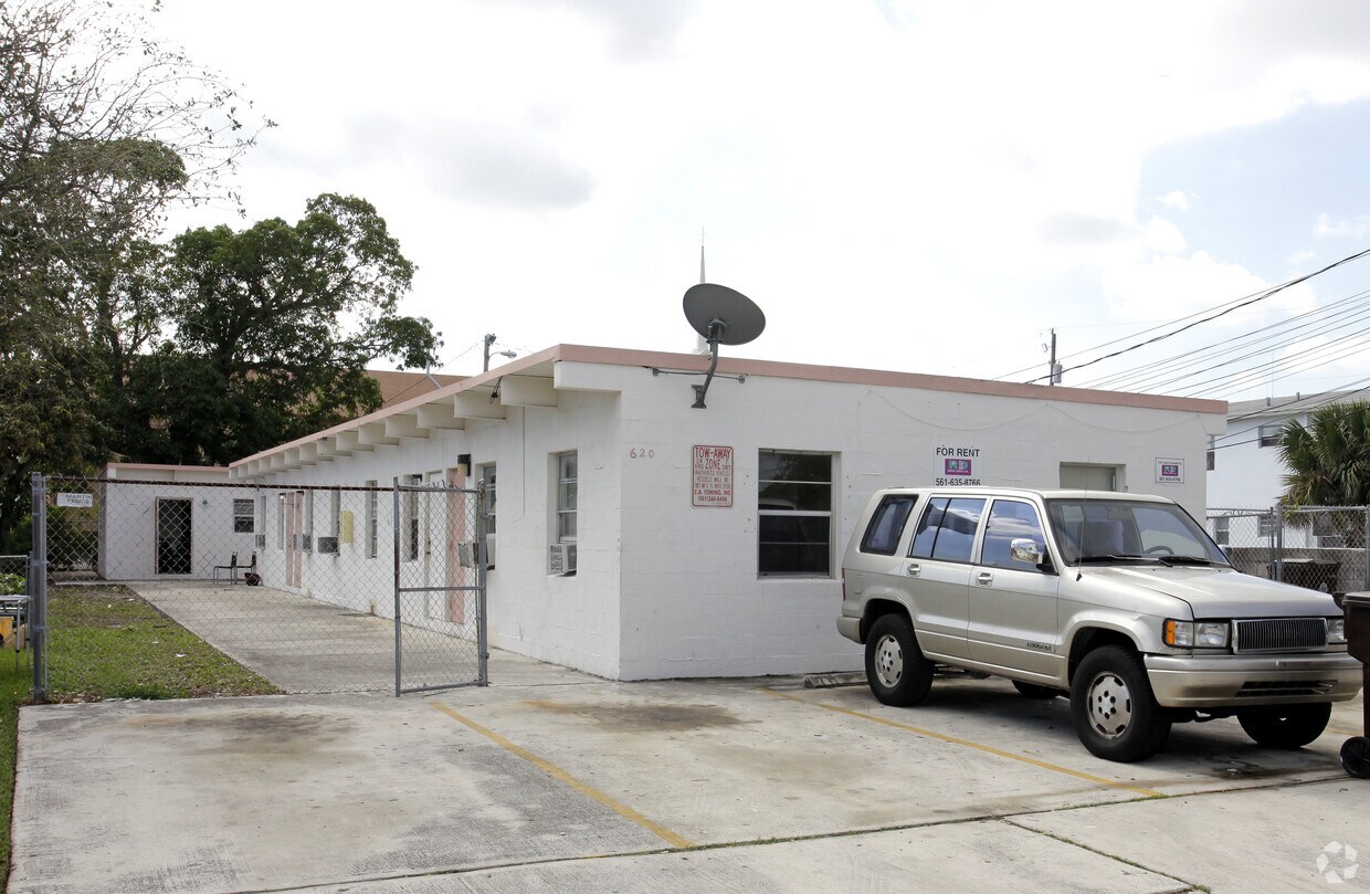 Primary Photo - 620 20th St