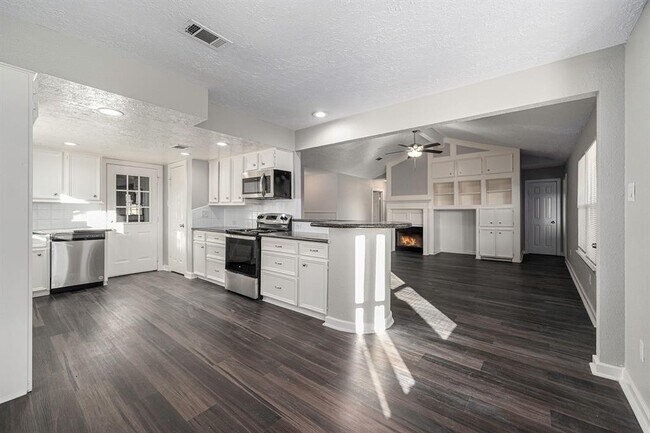 Building Photo - 12757 Lake Conroe Hills Dr