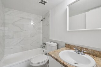 Building Photo - Luna At Hollywood