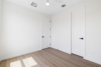 Building Photo - 8205 Parnell St