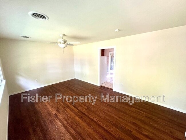 Building Photo - 838 Greystone Ave