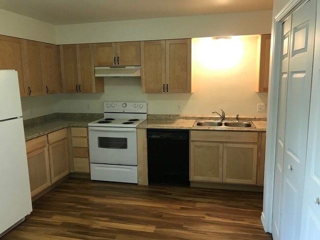 Building Photo - 1208 Avenida Del Sol