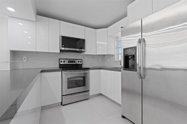 Foto del edificio - 11041 NW 7th St