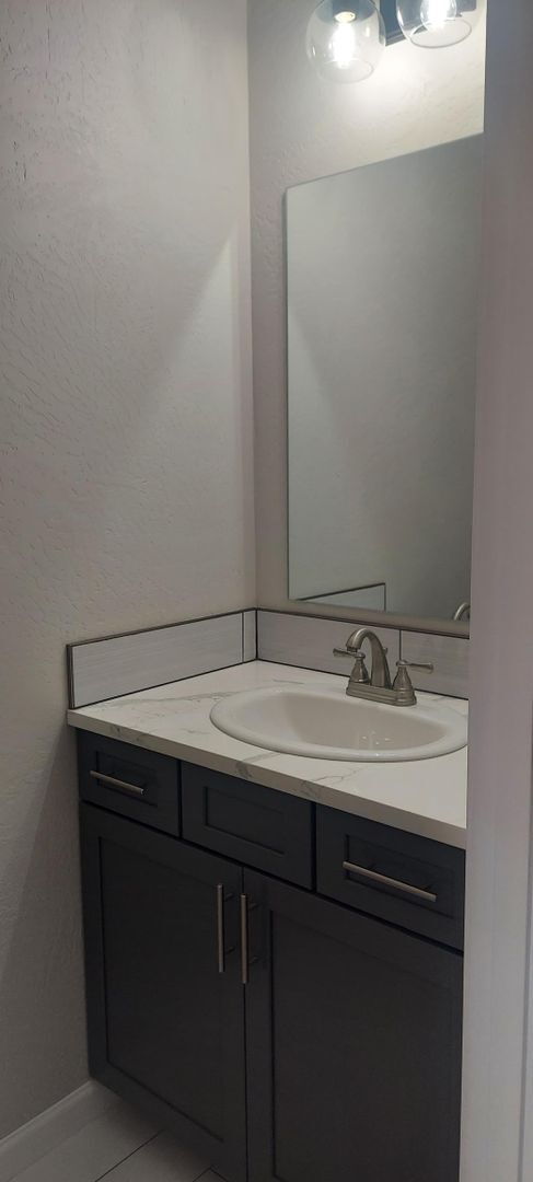 Foto del edificio - COMING SOON.... Newer 3 bedroom, 2.5 bath townhome!