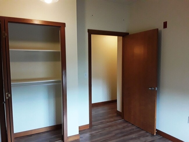 Building Photo - Beautiful Corner Condo In Central Location