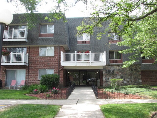 Primary Photo - 918 Ridge Square