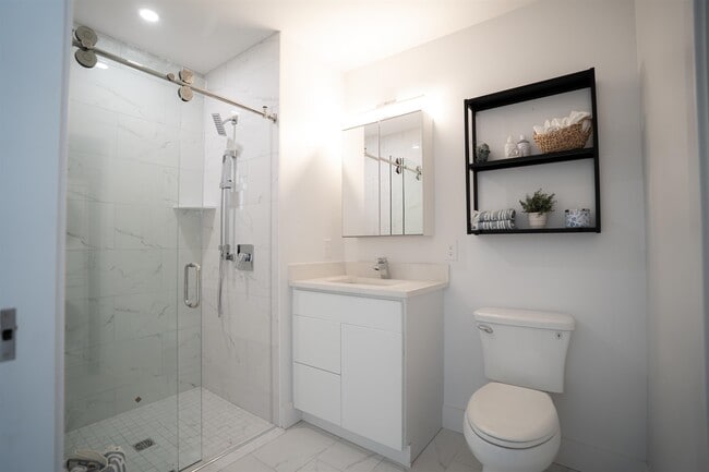 Building Photo - 238 Deer St