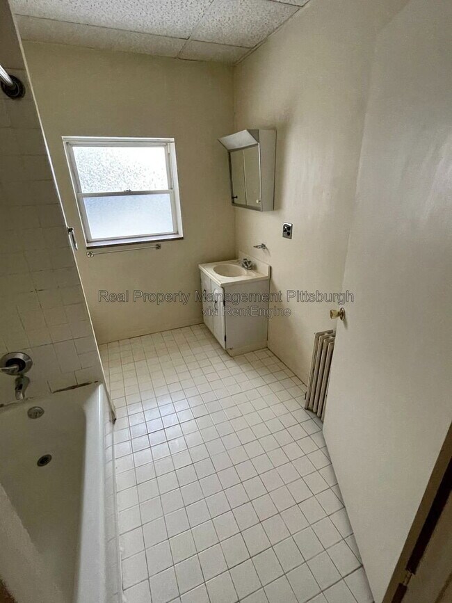 Building Photo - 437 S Aiken Ave