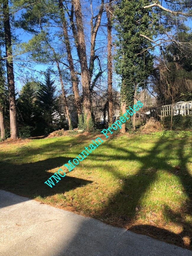 Building Photo - 22 Royal Pines Dr