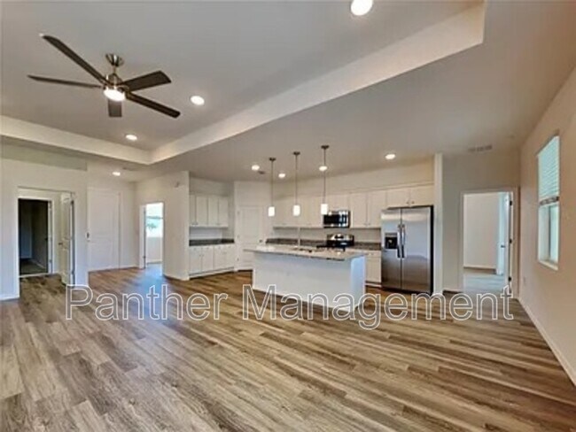Foto del edificio - 12043 Crossgate Ave