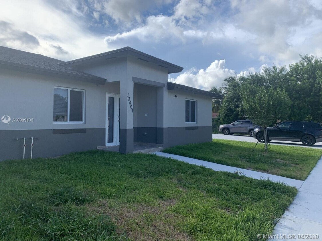 Primary Photo - 13401 SW 268th St
