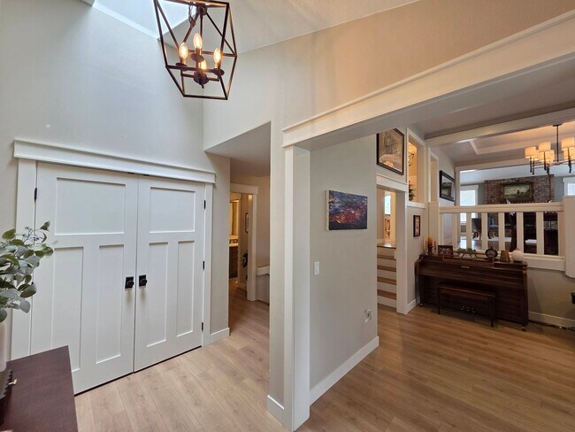 Building Photo - 4002 S Olson Pl