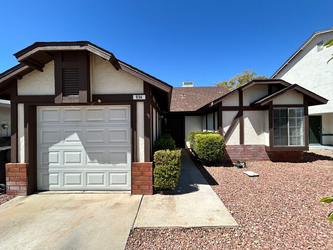 Primary Photo - *SINGLE STORY 2 BEDROOM HOME*