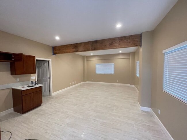 Building Photo - 1767 Kilauea Ave