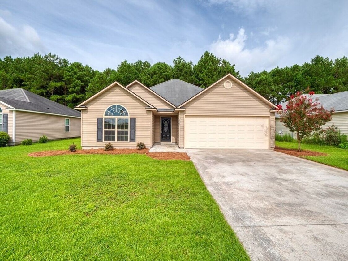 Primary Photo - Serene Comfort and Modern Convenience: Wel...