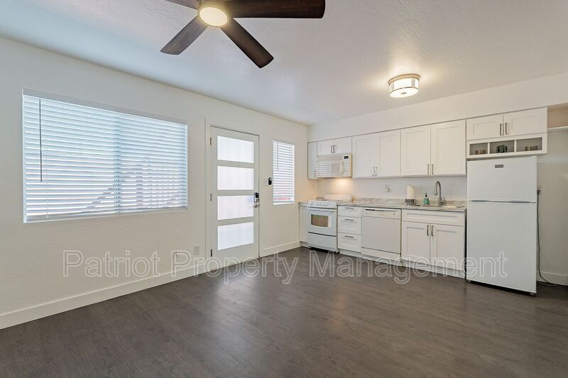 Primary Photo - 1421 E Roosevelt St