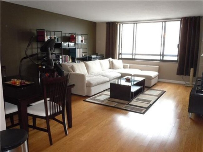 Foto del edificio - 2287 Johnson Ave